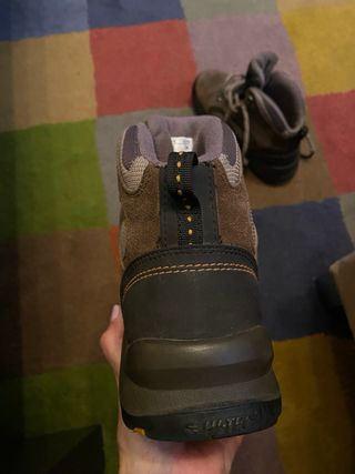 Botas de montaña n.34 Waterproof.Cordones gastadga