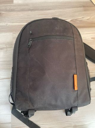 Canon EOS M50 con objetivos y mochila