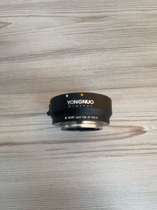 Canon EOS M50 con objetivos y mochila