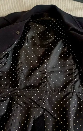 Chaqueta negra botones dorados