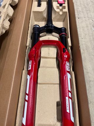 RockShox Flight Attendant 120mm Roja 2026