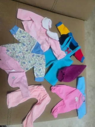 Ropita y zapatos para muñecos bebé