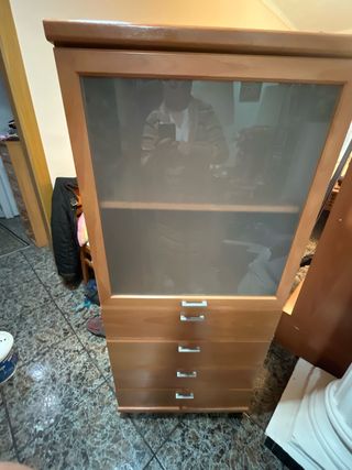 Mueble de comedor madera y cristal