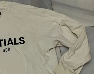 Sudadera Essentials color crema