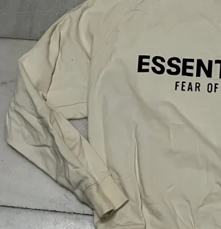 Sudadera Essentials color crema