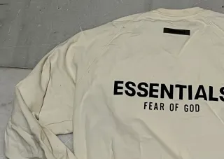 Sudadera Essentials color crema