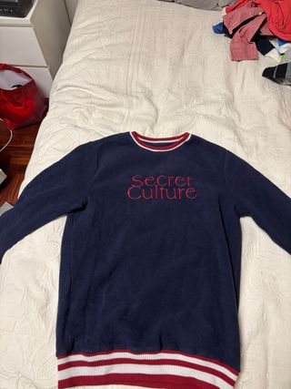 Sudadera Secret Culture azul y roja
