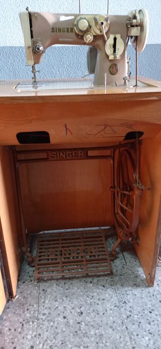 Máquina de coser Singer vintage años 1960