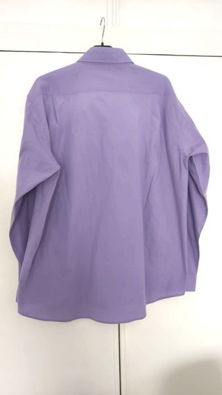Camisa de vestir morada para hombre