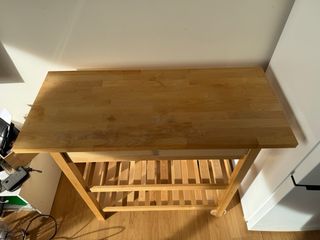 Mesa de arrime de madera