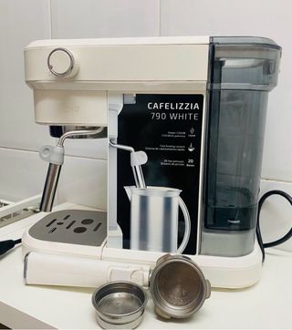 Cafetera Cecotec Cafelizzia 790 White.