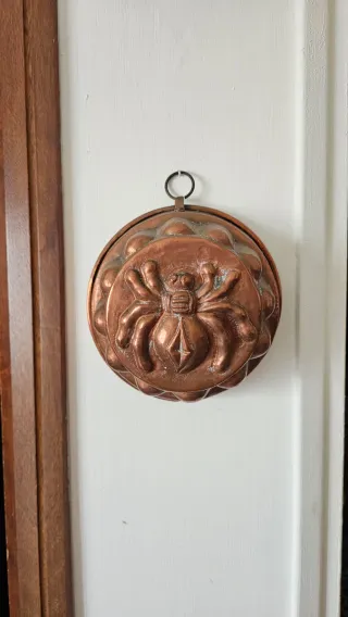 Stampo in rame antico con ragno