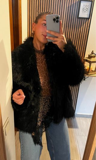 Chaquetón de pelo negro