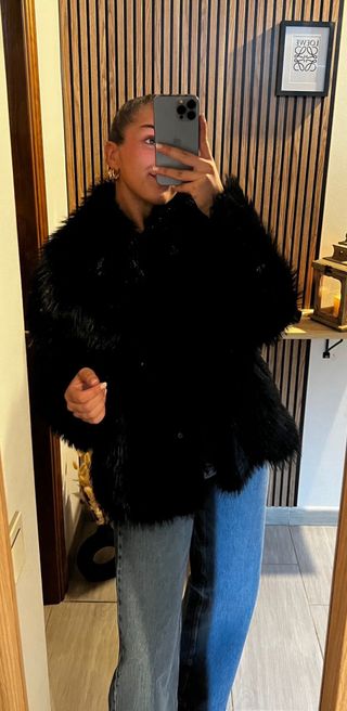 Chaquetón de pelo negro