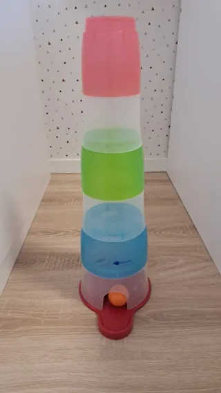 Torre de cubiletes apilables