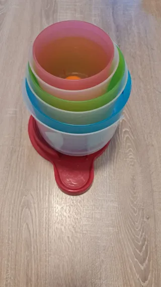 Torre de cubiletes apilables