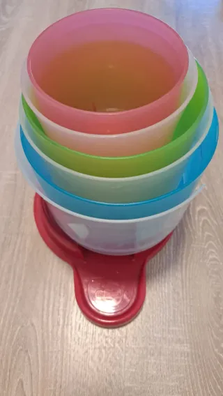 Torre de cubiletes apilables