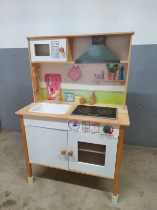 Cocinita de juguete de madera
