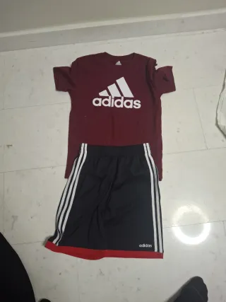 Conjunto Adidas Camiseta y Pantalón Corto