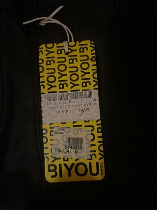 Pantalón efecto cuero negro