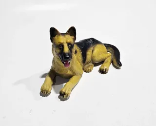 Pastor Alemán Schleich tumbado