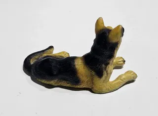 Pastor Alemán Schleich tumbado