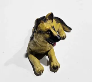 Pastor Alemán Schleich tumbado