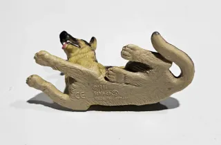 Pastor Alemán Schleich tumbado