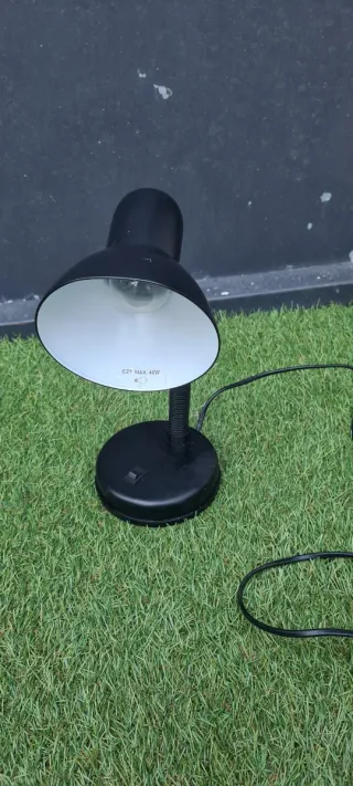 Lámpara de escritorio flexible negra