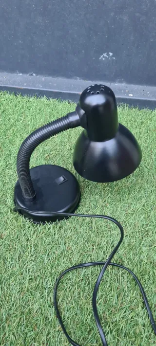Lámpara de escritorio flexible negra