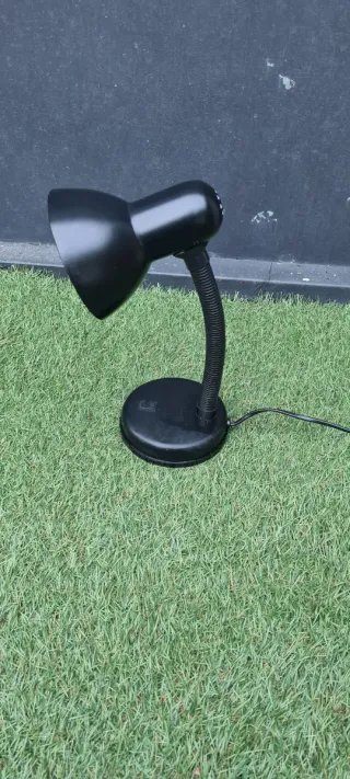 Lámpara de escritorio flexible negra