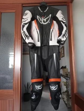 Mono Berik monza 2 piezas talla 58.