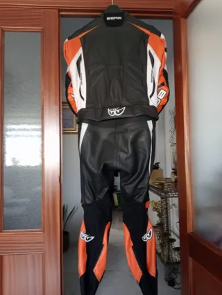 Mono Berik monza 2 piezas talla 58.