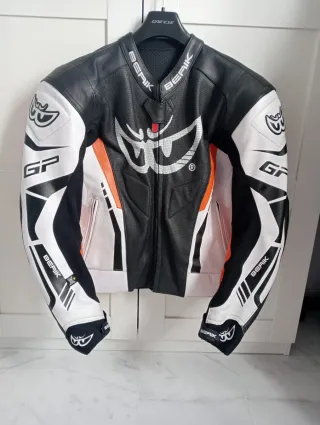 Mono Berik monza 2 piezas talla 58.