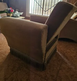 Due poltrone vintage vendute separatamente