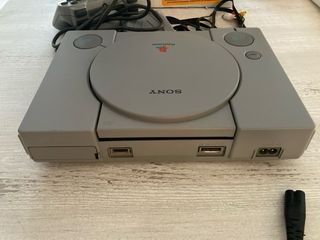 PlayStation 1 SCPH-7502 + Controller + Gameboy booster