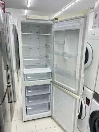 Nevera Samsung Blanca altura 1.88 con garntia
