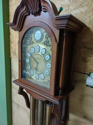 Reloj de pared antiguo para restaurar