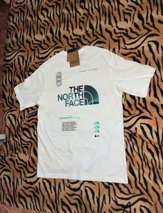 Camiseta The North Face Blanca.