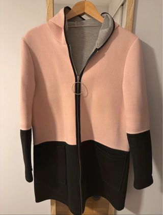 Abrigo chaquetón neopreno capucha