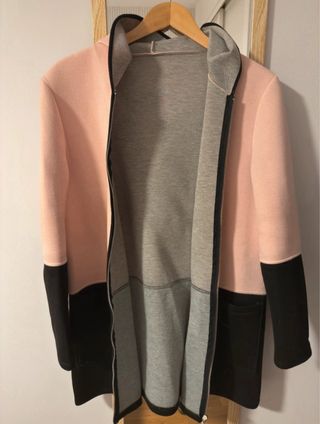 Abrigo chaquetón neopreno capucha