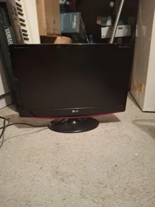 Televisor LG 24 Negro/Rosa