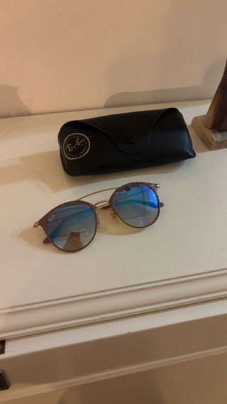 Gafas de sol Ray-Ban azules y moradas