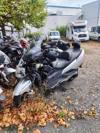 Suzuki Burgman 400 con desperfectos