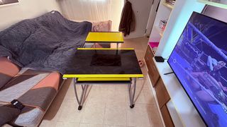 Escritorio metálico con ruedas