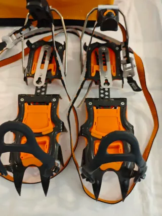 Piolet e ramponi Petzl