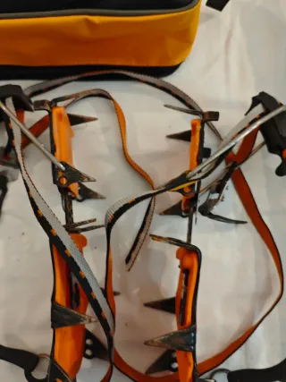 Piolet e ramponi Petzl