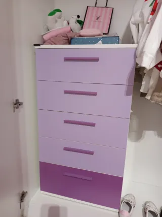 Armario infantil lila y cajoneras