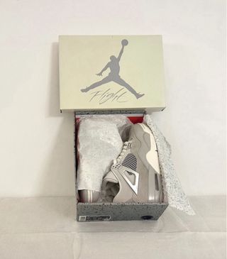 Jordan 4 Retro Gris y Blanco