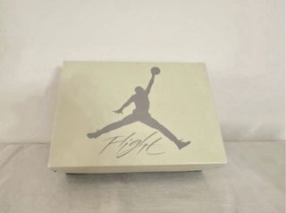 Jordan 4 Retro Gris y Blanco